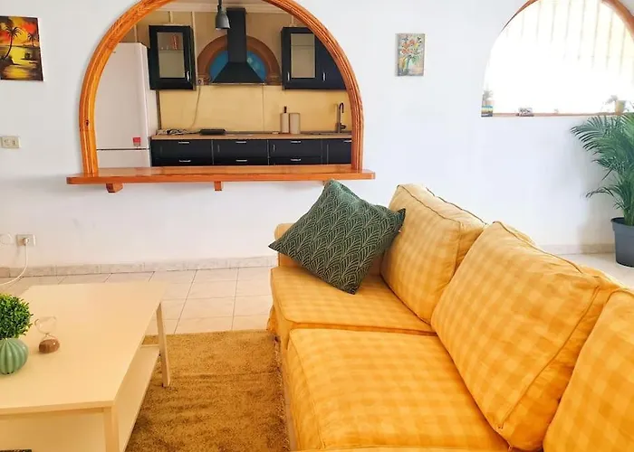 The Perfect Place To Relax Bedroom With Hot Tub, Beautiful Tropical Garden Area. Bbq And Big Open Spaces Through All The House.It Is Located In A Quiet Place, But Still 5 Min Away From The Touristic Puerto Rico And Walking Distance From The Beach